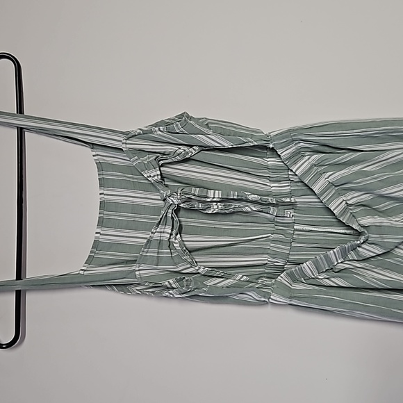 Thread story size lg cropped pantsuit open back tiesat bra line. - Picture 3 of 7